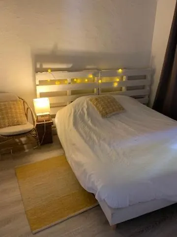 Chambre Dans Villa Avec Piscine Saint-Maximin ホームステイ